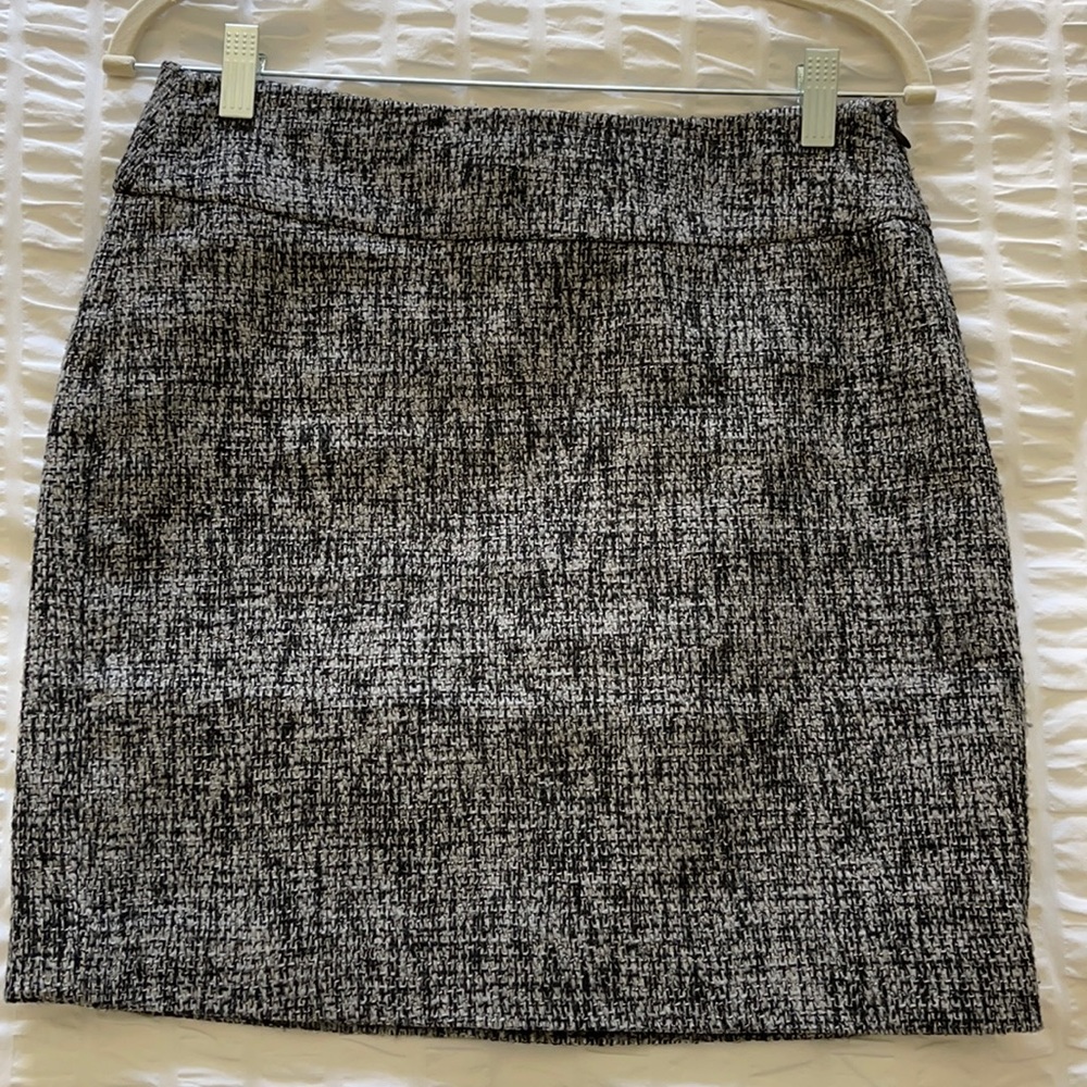 The Limited side zip mini skirt size 4